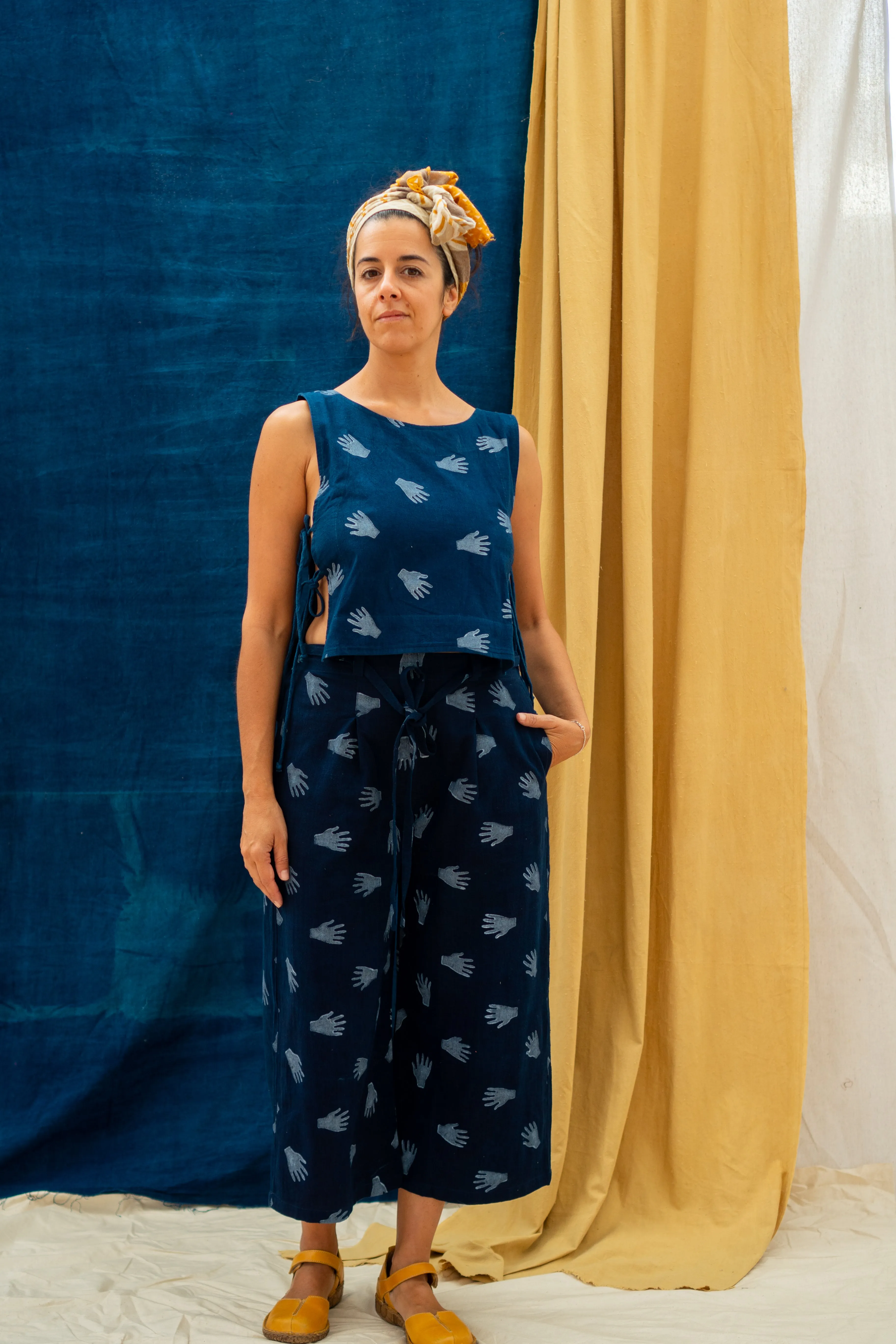3/4 Tie Pants - Hands Print on Indigo