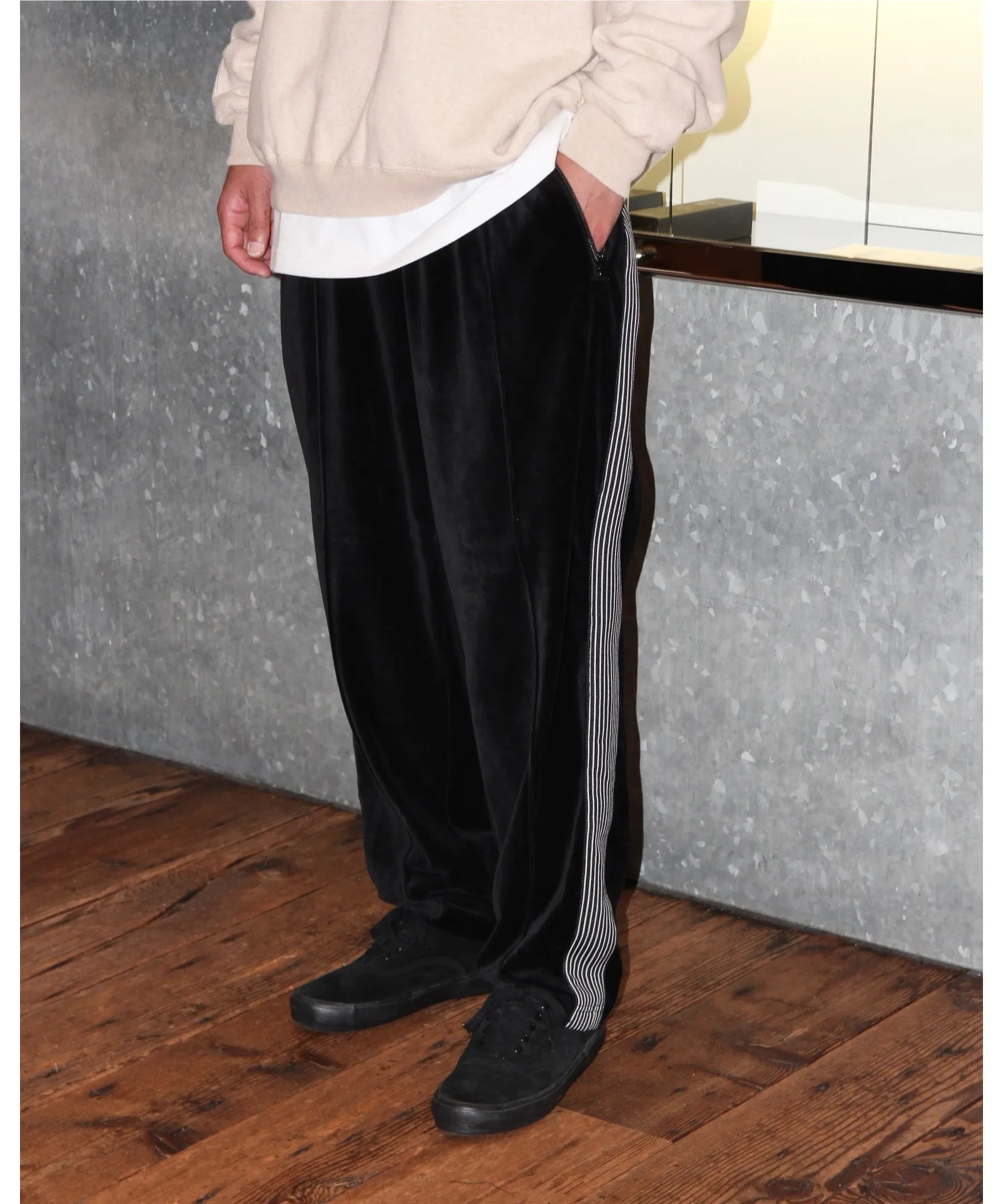 VELOUR TRACK PANTS "BLACK"